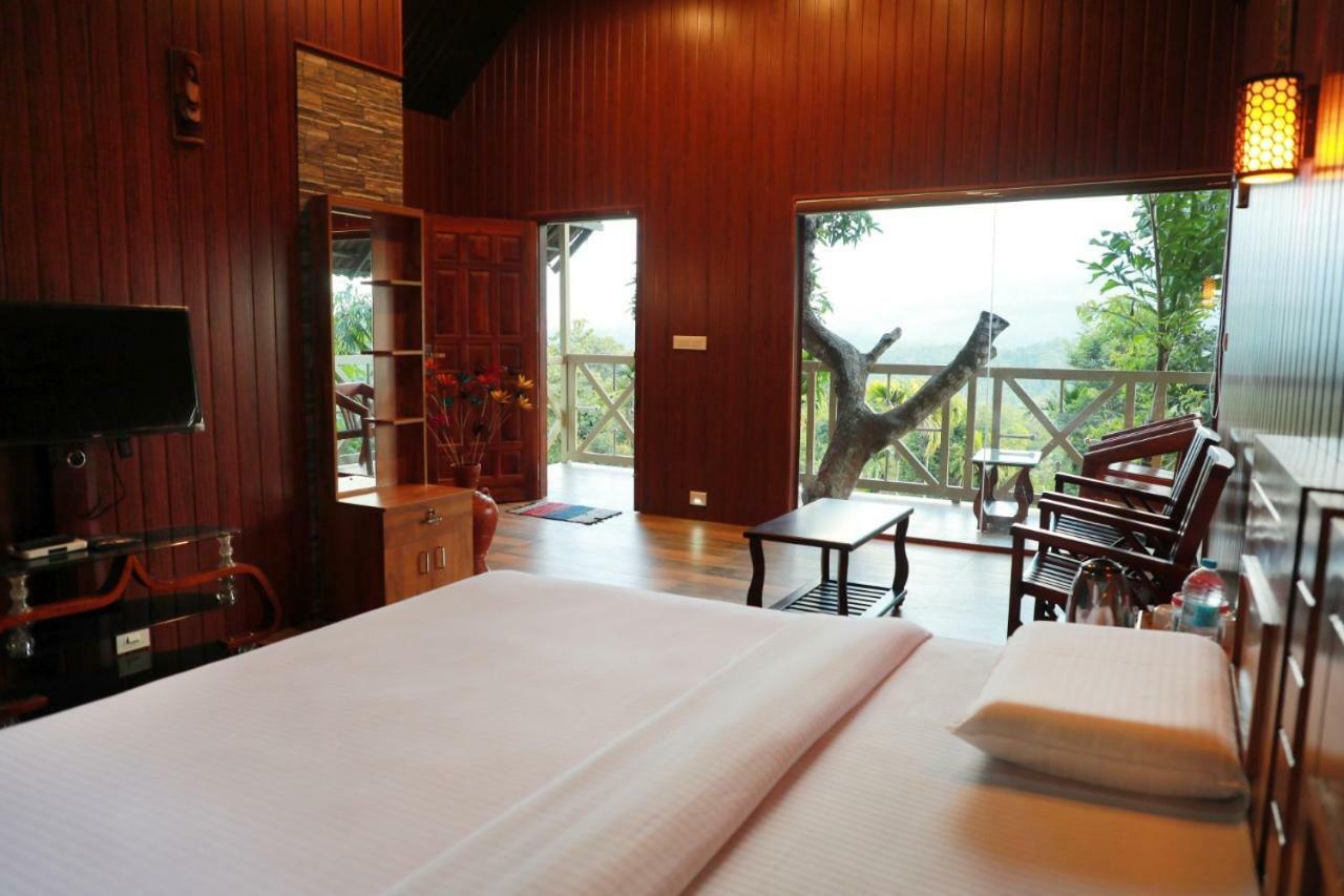 Resort Woodrose